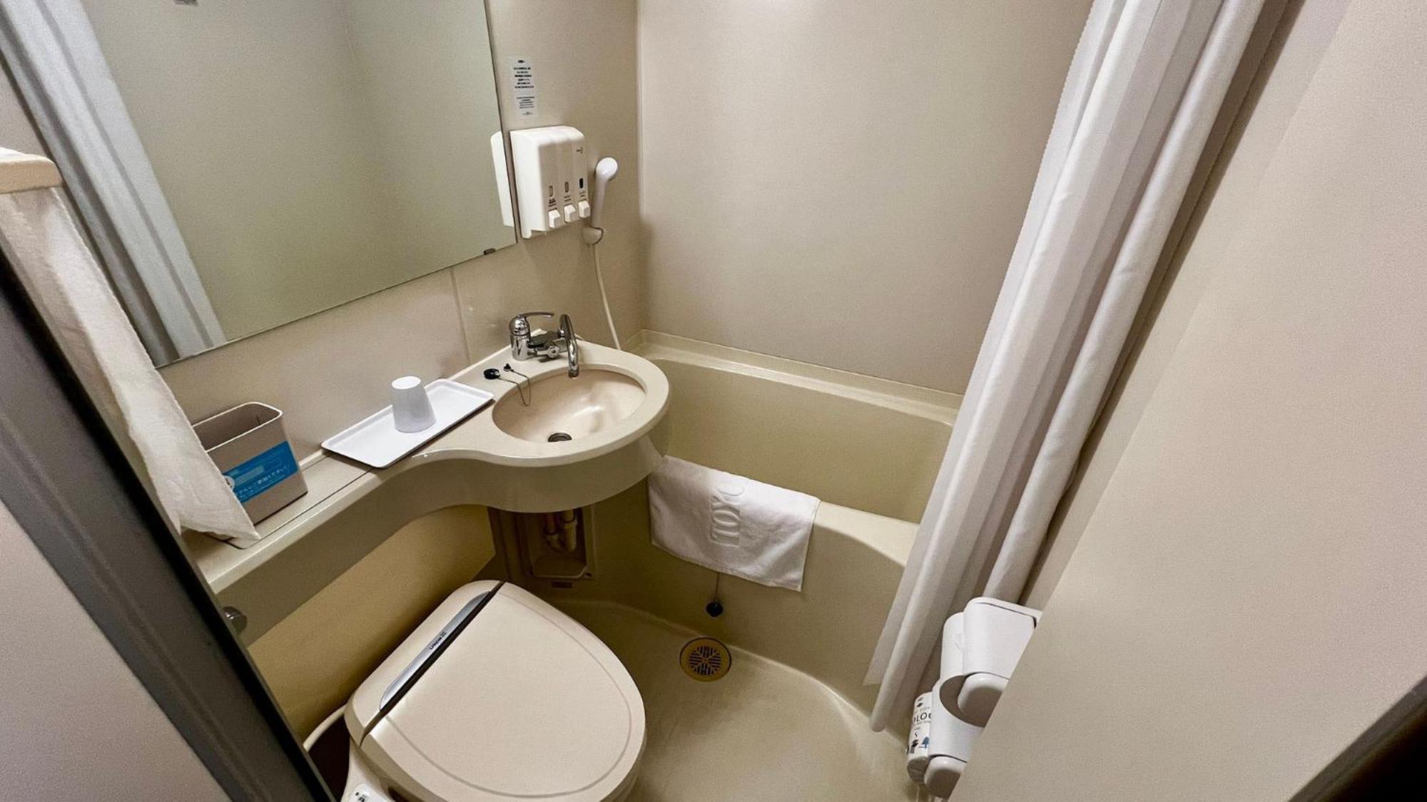 Toyoko Inn Shin-Yokohama Ekimae Honkan Bagian luar foto